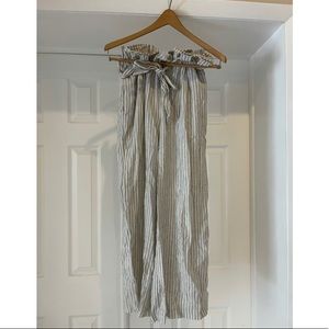 Max studio linen blend pants. Super cute with a crop top or bodysuit!